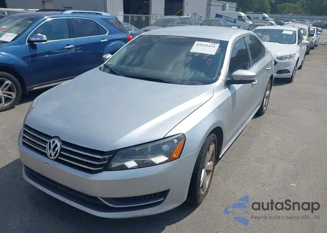 2013 Volkswagen Passat 2.5L Se z USA, uszkodzony, nr VIN 1VWBH7A30DC032872